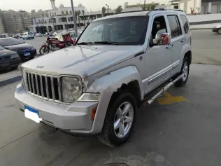 جيب شيروكي 2009 فضي مستعملة للبيع