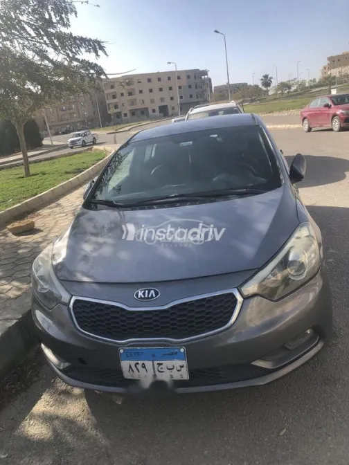 كيا K3 2016 رمادي غامق مستعملة للبيع - 1