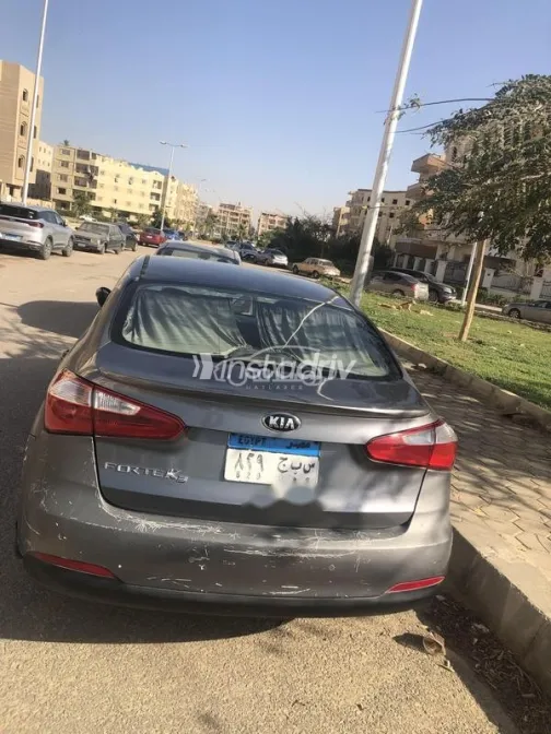 كيا K3 2016 رمادي غامق مستعملة للبيع - 3