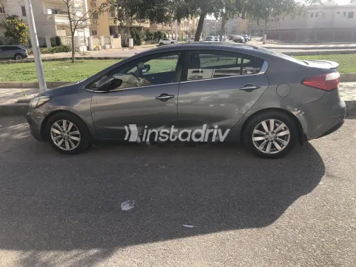 كيا K3 2016 رمادي غامق مستعملة للبيع - 4