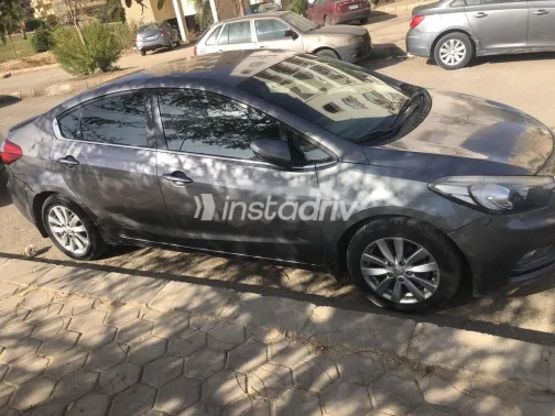 كيا K3 2016 رمادي غامق مستعملة للبيع - 5