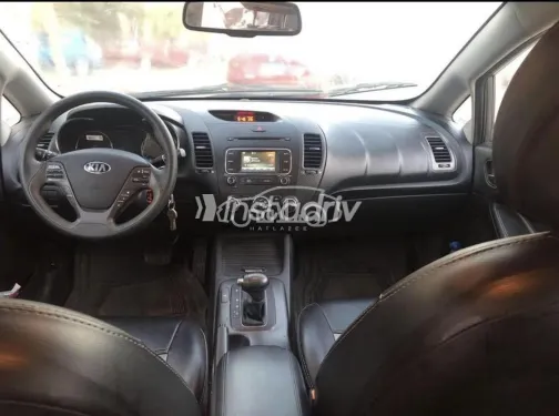 كيا K3 2016 رمادي غامق مستعملة للبيع - 6