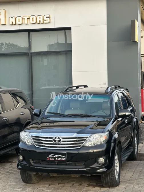 Toyota Fortuner 2013 White Used for Sale - 3