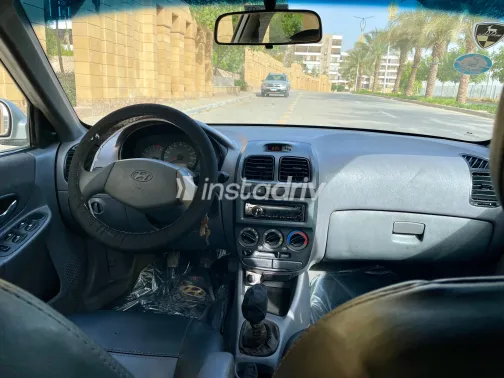 Hyundai Verna 2013 White Used for Sale - 4