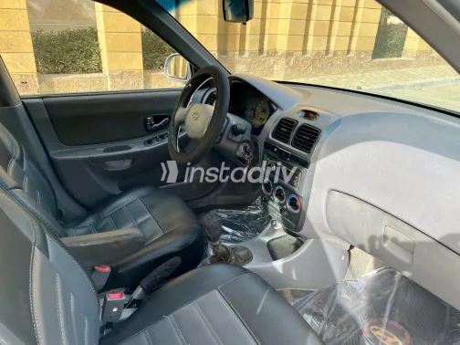 Hyundai Verna 2013 White Used for Sale - 7