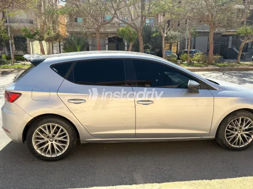 سيات ليون 2020 أبيض مستعملة للبيع - 2