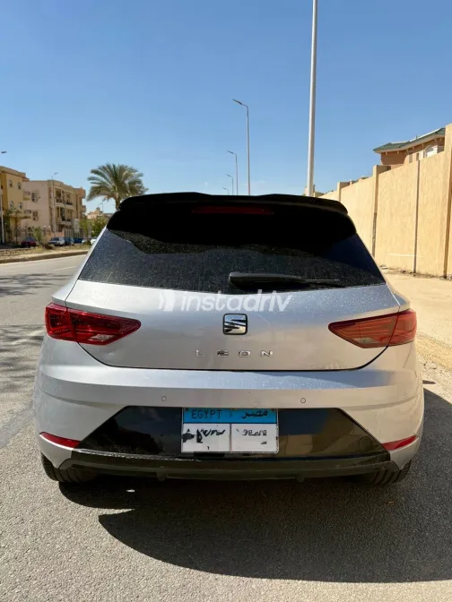 سيات ليون 2020 أبيض مستعملة للبيع - 4