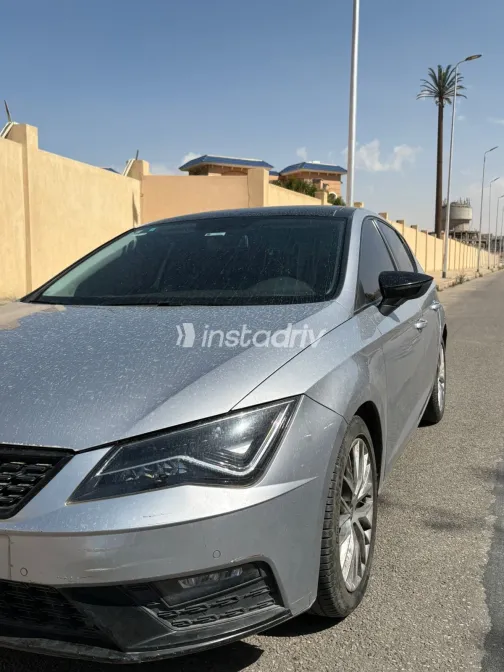 سيات ليون 2020 أبيض مستعملة للبيع - 5