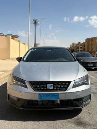 سيات ليون 2020 أبيض مستعملة للبيع