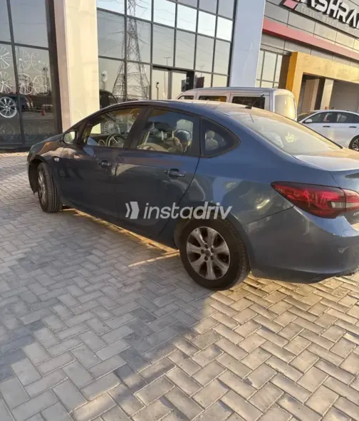 اوبل أسترا 2016 أبيض مستعملة للبيع - 5