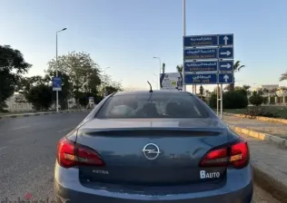 اوبل أسترا 2016 أبيض مستعملة للبيع