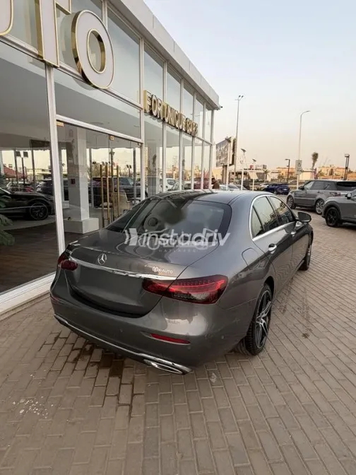 مرسيدس E 200 2021 رمادي مستعملة للبيع - 3