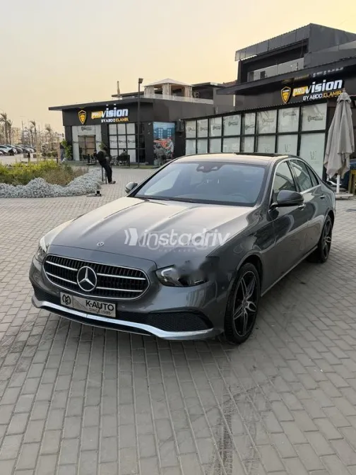 مرسيدس E 200 2021 رمادي مستعملة للبيع - 4