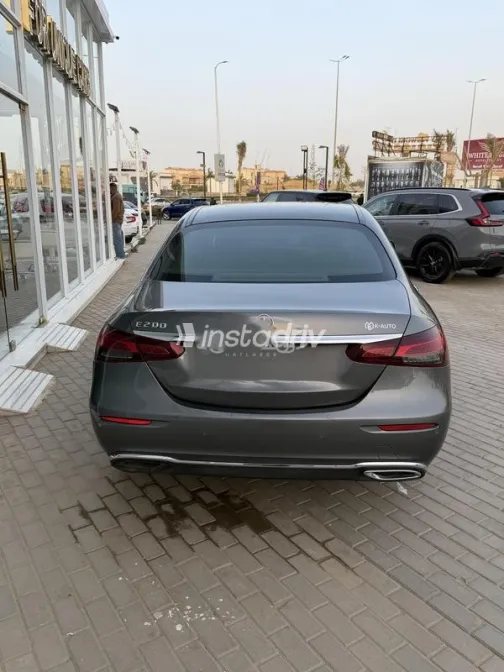 مرسيدس E 200 2021 رمادي مستعملة للبيع - 7