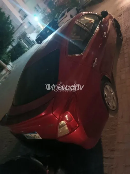 نيسان صنى 2013 أحمر غامق مستعملة للبيع - 4