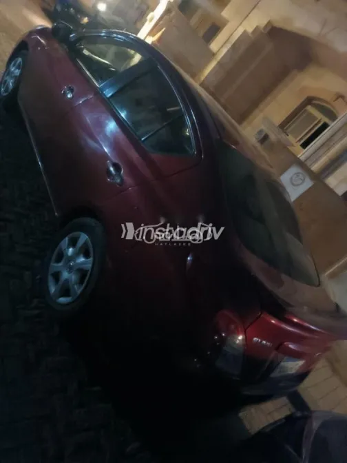 نيسان صنى 2013 أحمر غامق مستعملة للبيع - 5