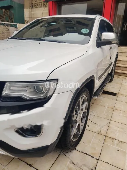 جيب جراند شيروكي 2014 أبيض مستعملة للبيع - 3