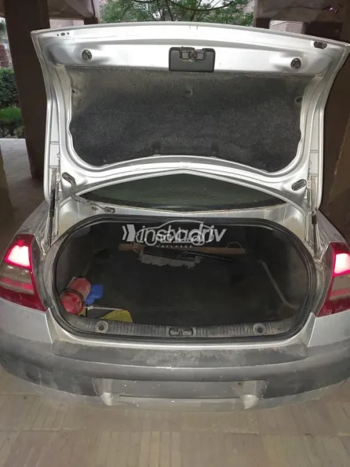 رينو ميجان 2006 فضي مستعملة للبيع - 4