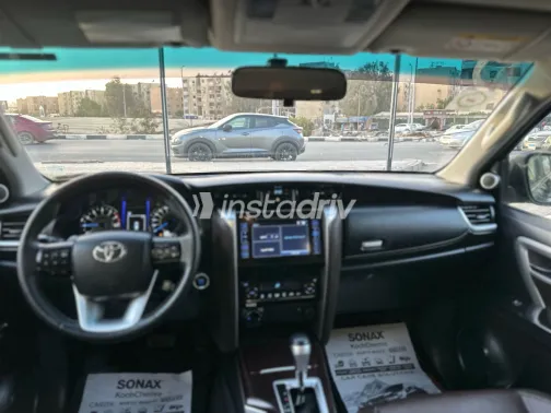 تويوتا فورتشنر 2021 أبيض مستعملة للبيع - 6