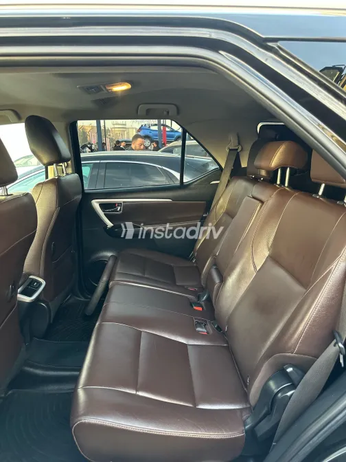 تويوتا فورتشنر 2021 أبيض مستعملة للبيع - 9