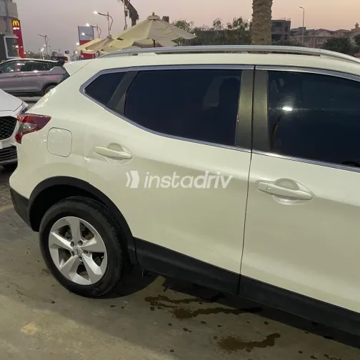 نيسان قشقاي 2021 أبيض مستعملة للبيع - 1