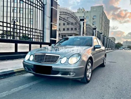 مرسيدس E 200 2005 أبيض مستعملة للبيع - 7