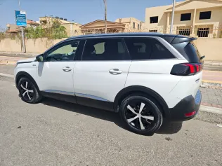 بيجو 5008 2019 أبيض مستعملة للبيع