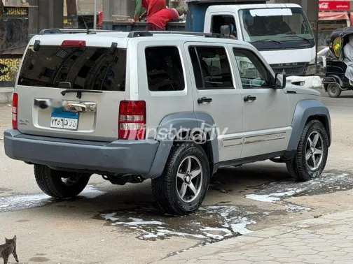 Jeep Cherokee 2011 Silver Used for Sale - 4