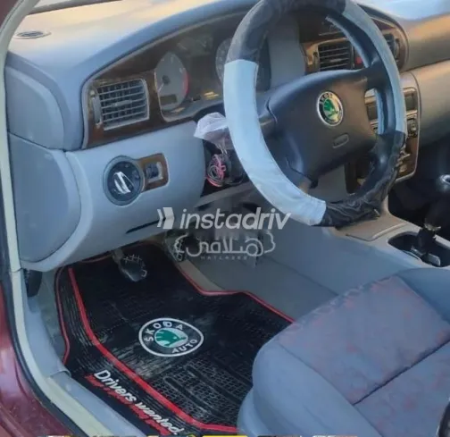 سكودا اوكتافيا A4 1998 أحمر غامق مستعملة للبيع - 1