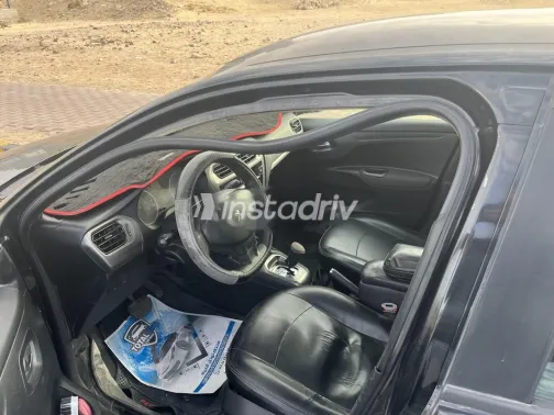 بيجو 301 2015 أسود مستعملة للبيع - 1