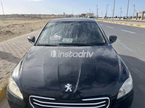 بيجو 301 2015 أسود مستعملة للبيع - 4