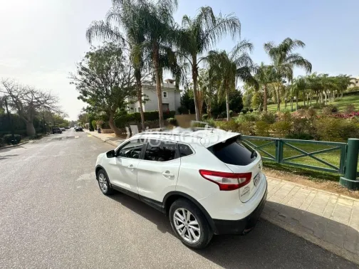 Nissan Qashqai 2016 White Used for Sale - 1