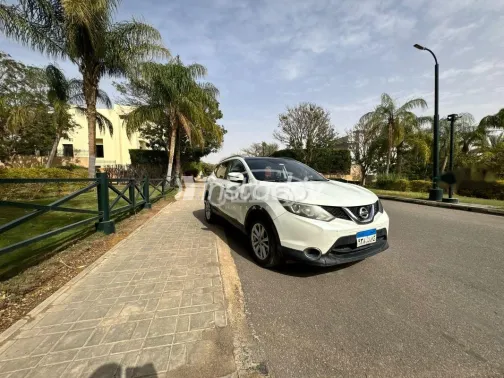 Nissan Qashqai 2016 White Used for Sale - 3