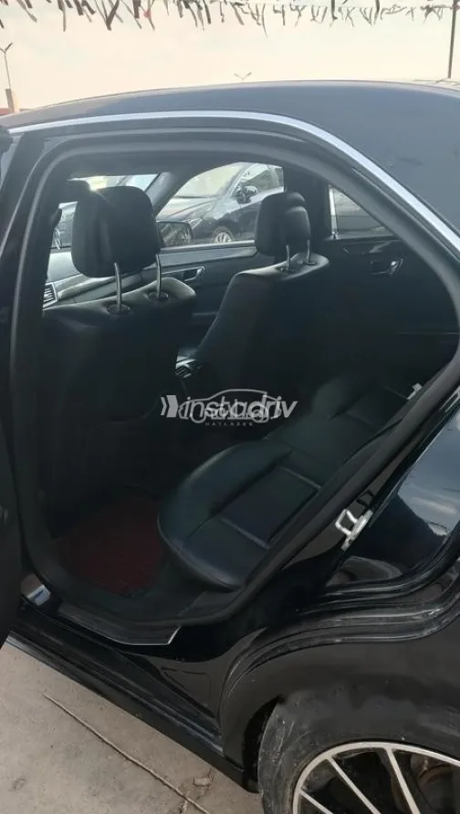 Mercedes E 250 2010 Black Used for Sale - 4