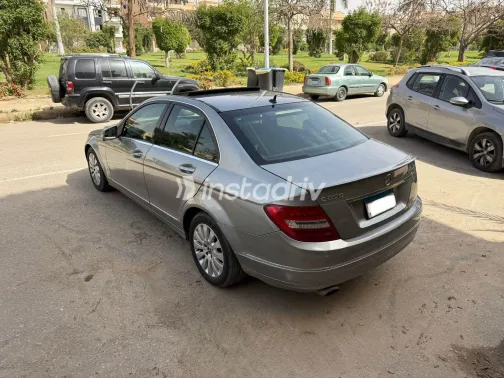 Mercedes C 200 2009 White Used for Sale - 9