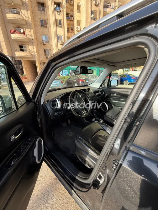 Jeep Renegade 2016 Black Used for Sale - 5