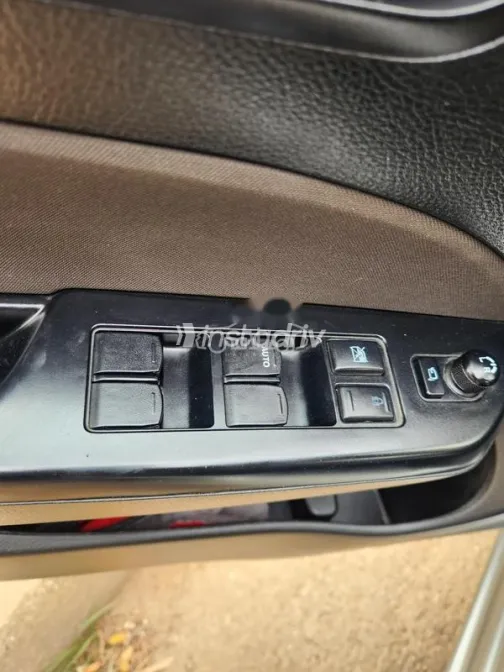 Suzuki Swift 2016 Silver Used for Sale - 8