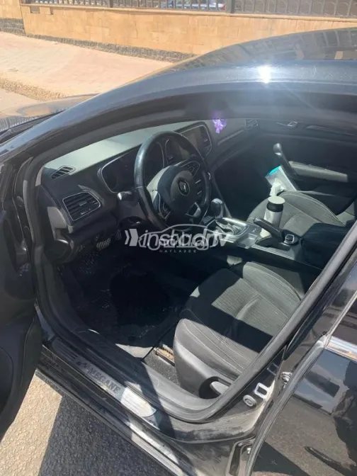 Renault Megane 2017 White Used for Sale - 1