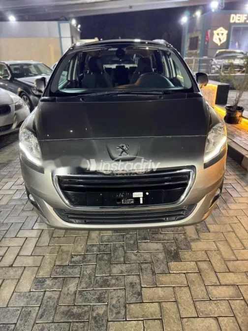 Peugeot 5008 2017 Gold Used for Sale - 1