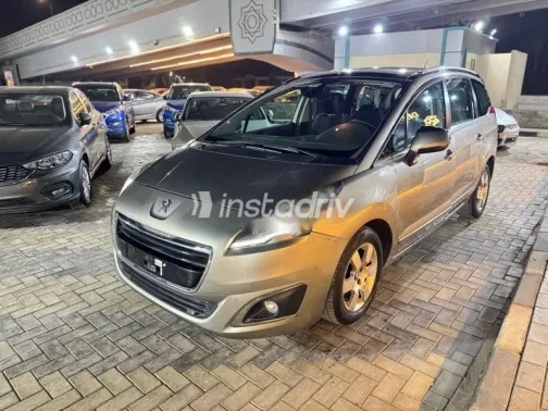 Peugeot 5008 2017 Gold Used for Sale - 2