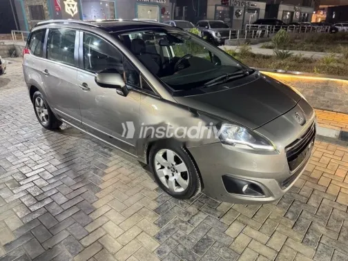 Peugeot 5008 2017 Gold Used for Sale - 3