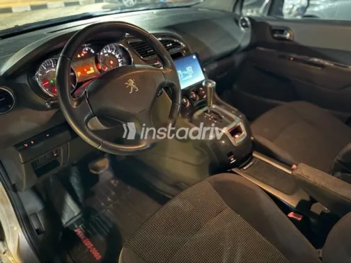 Peugeot 5008 2017 Gold Used for Sale - 4