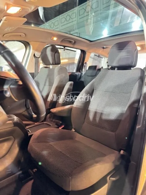 Peugeot 5008 2017 Gold Used for Sale - 8