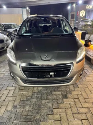 Peugeot 5008 2017 Gold Used for Sale