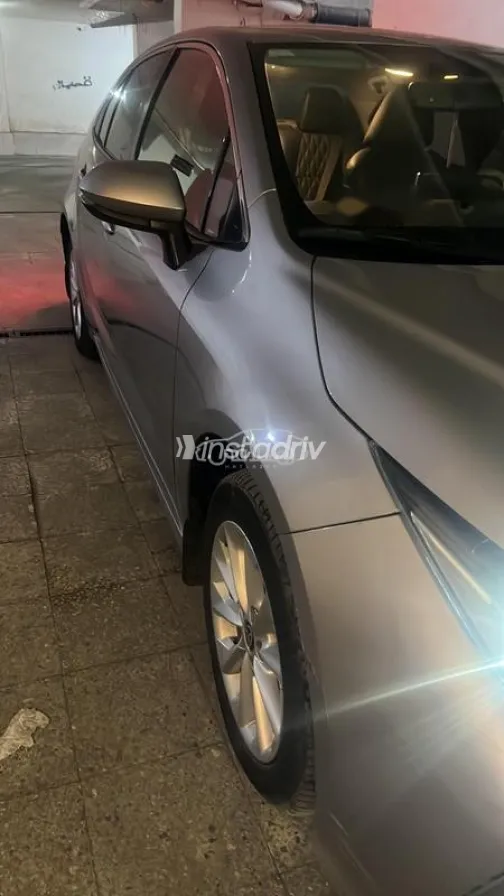 تويوتا كورولا 2021 أبيض مستعملة للبيع - 5