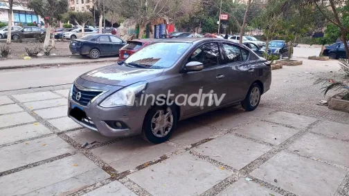 نيسان صنى 2019 رمادي مستعملة للبيع - 1