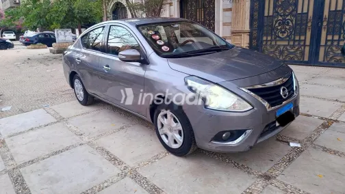 نيسان صنى 2019 رمادي مستعملة للبيع - 2