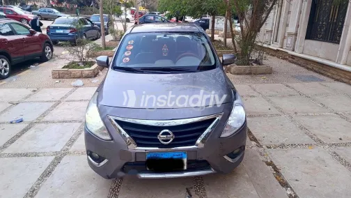 نيسان صنى 2019 رمادي مستعملة للبيع - 3