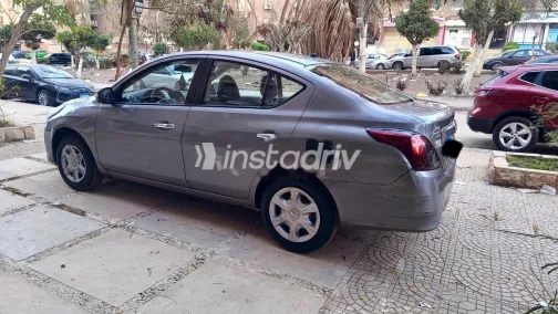 نيسان صنى 2019 رمادي مستعملة للبيع - 5