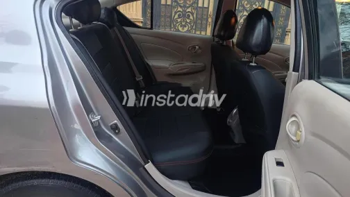 نيسان صنى 2019 رمادي مستعملة للبيع - 7